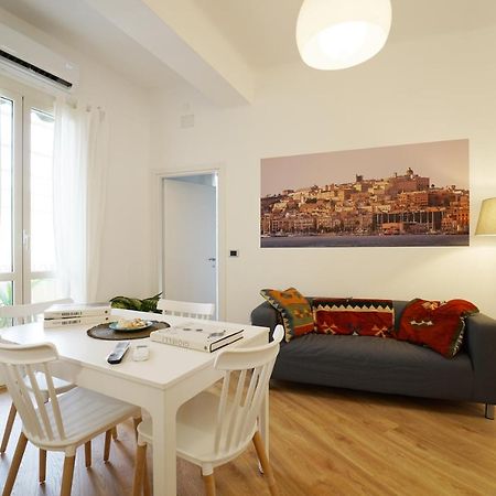 La Luna Appartamento Con Terrazza E Due Camere 卡利亚里 外观 照片